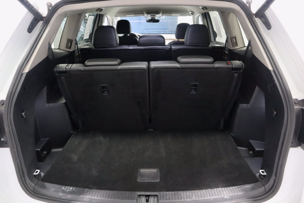 Used 2025 Volkswagen Atlas SE AWD/4WD image 14