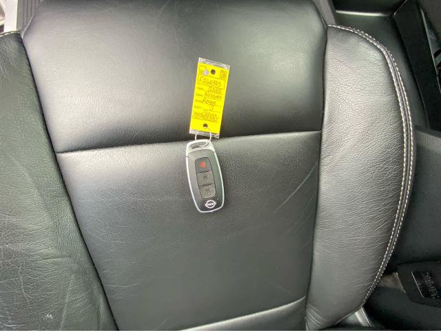 Used 2025 Nissan Rogue S FWD image 31