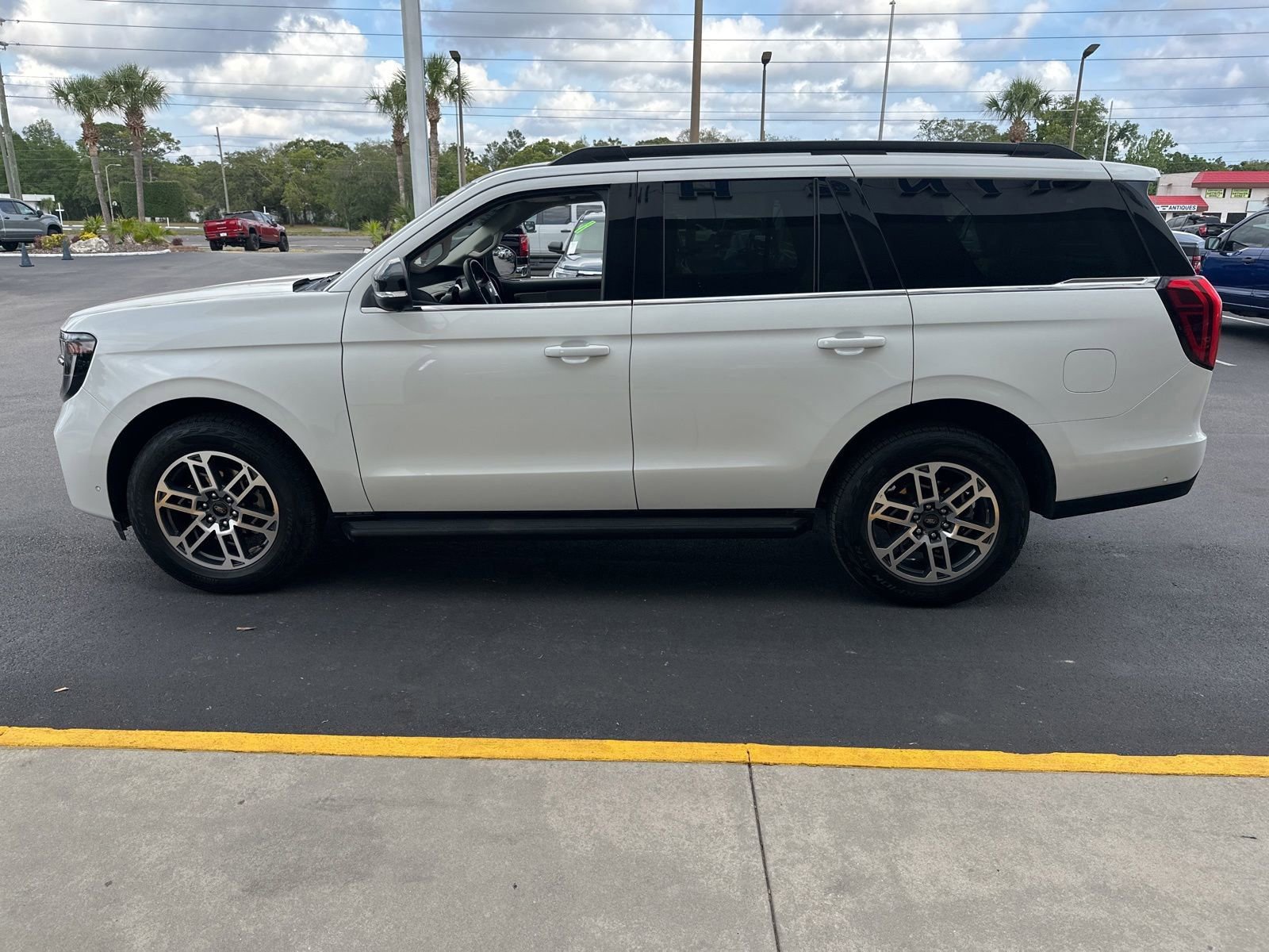 Certified 2025 Ford Expedition Active AWD/4WD image 7