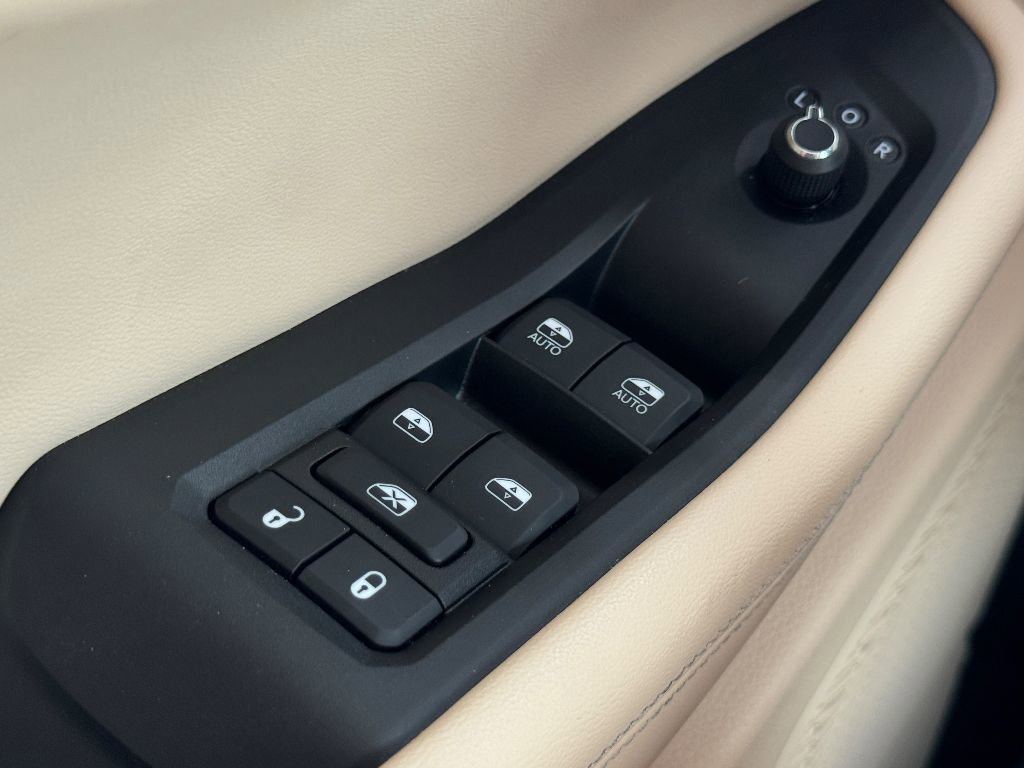 Used 2024 Jeep Grand Cherokee L Limited image 24