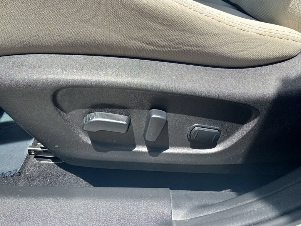 Used 2021 Nissan Rogue Sport SV AWD/4WD image 12