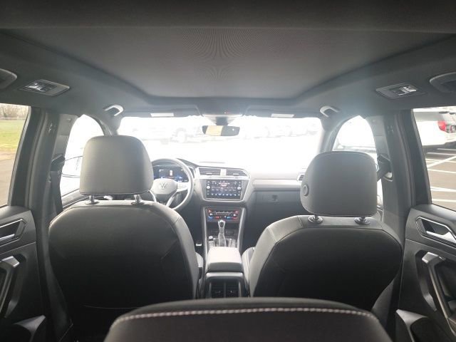 Used 2023 Volkswagen Tiguan SE R-Line AWD/4WD image 15