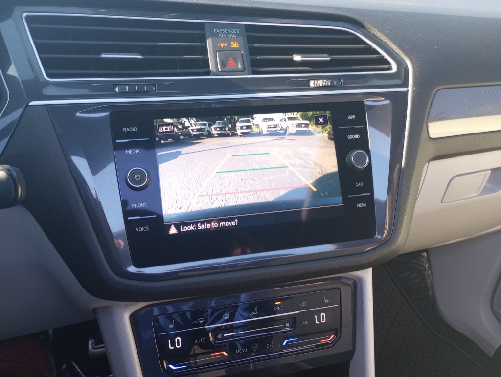 Used 2024 Volkswagen Tiguan SE R-Line FWD image 32