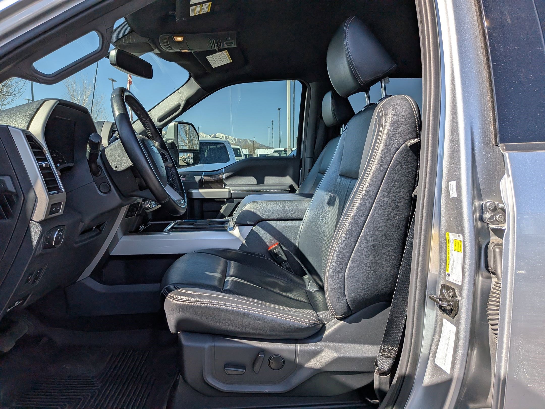 Certified 2022 Ford F350 Lariat w/ Tremor Off-Road Package image 27