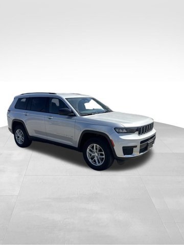 Used 2023 Jeep Grand Cherokee L Laredo RWD image 2