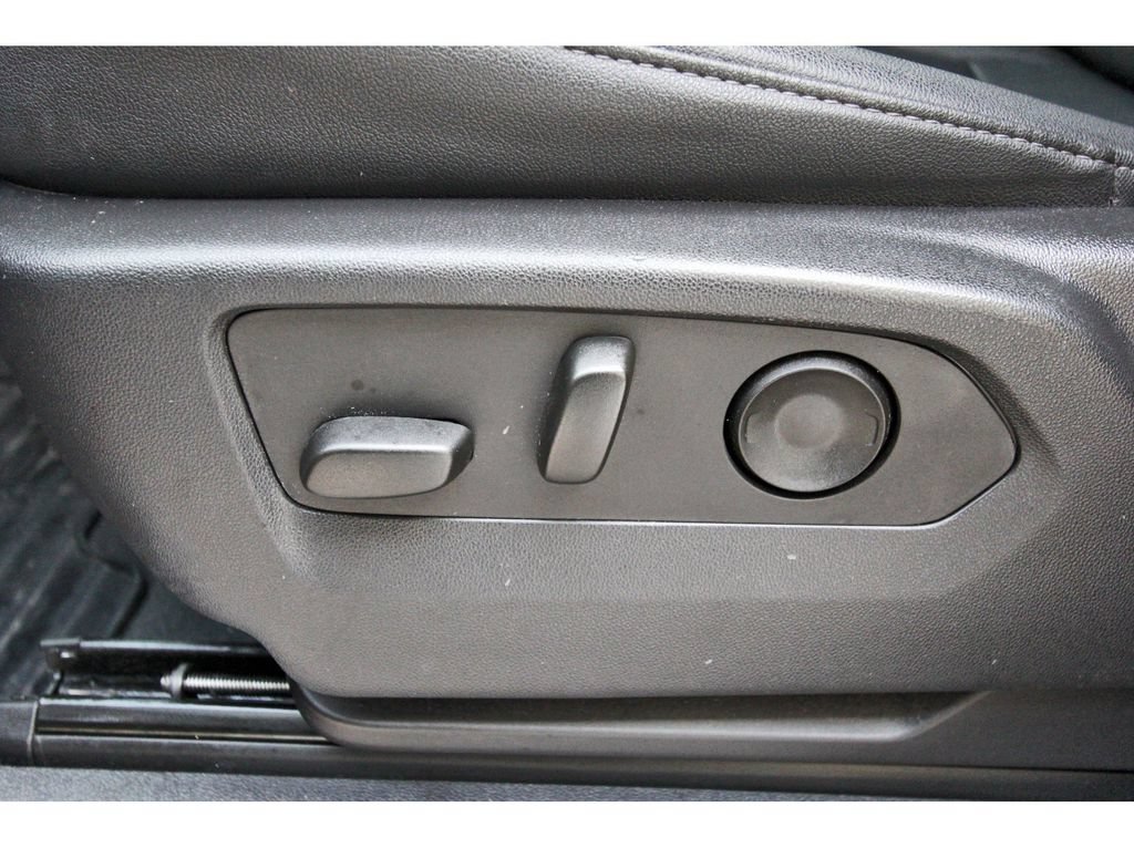 Used 2023 Chevrolet Silverado 1500 LTZ w/ LTZ Convenience Package II AWD/4WD image 28