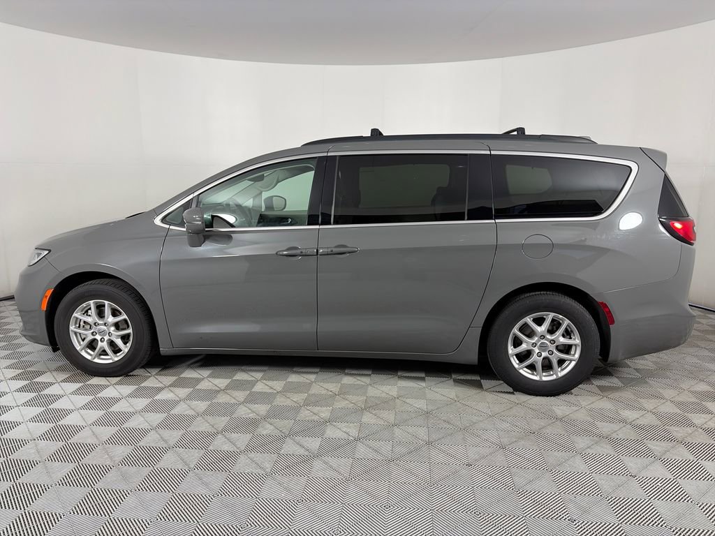Used 2022 Chrysler Pacifica Touring-L FWD image 4