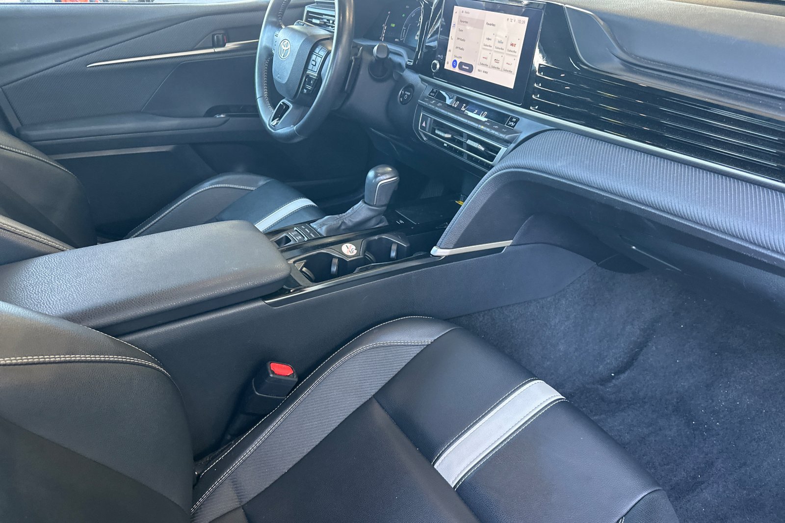 Used 2025 Toyota Camry SE FWD image 14