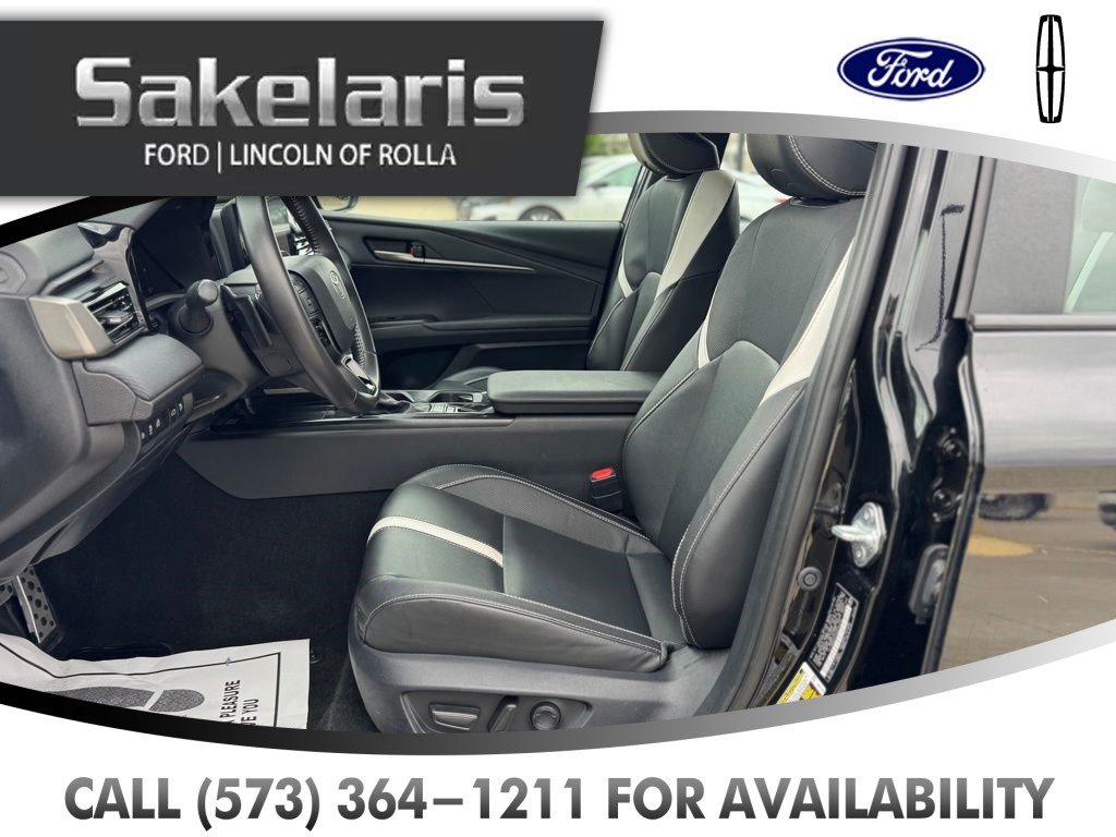 Used 2025 Toyota Camry SE FWD image 12