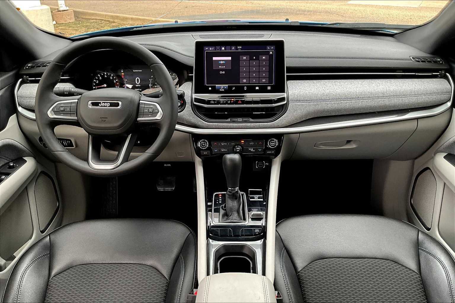 Used 2024 Jeep Compass Latitude w/ Convenience Group image 15