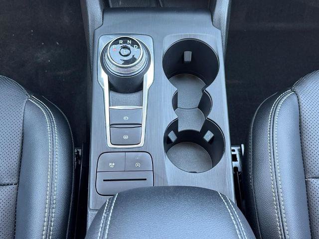 Certified 2022 Ford Escape SEL w/ Technology Package AWD/4WD image 16