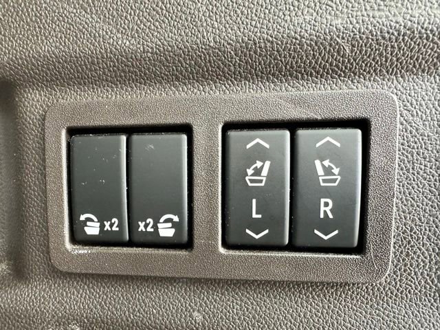 Used 2023 Chevrolet Tahoe LT w/ Luxury Package AWD/4WD image 16
