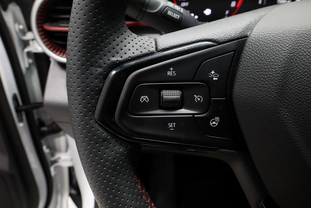 Used 2025 Chevrolet Trax RS w/ Driver Confidence Package image 28