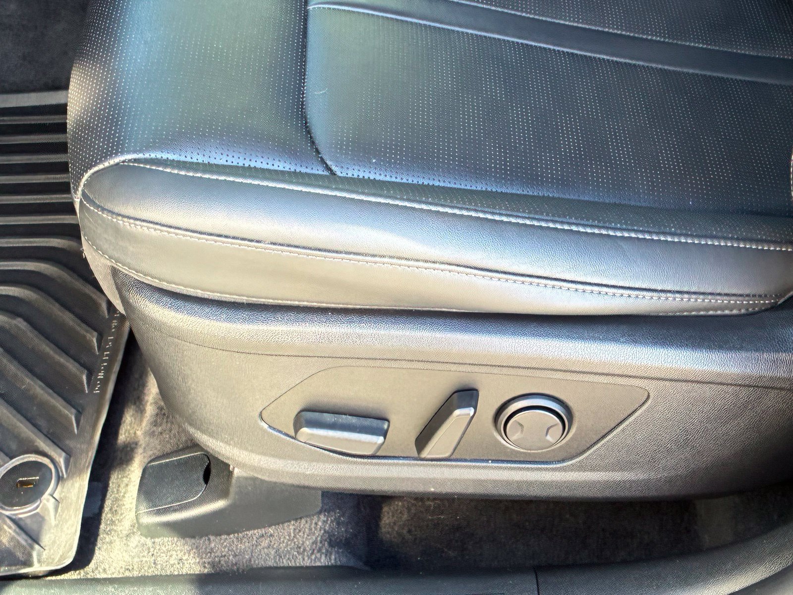 Used 2025 Kia Sorento S w/ Panoramic Sunroof Package FWD image 13