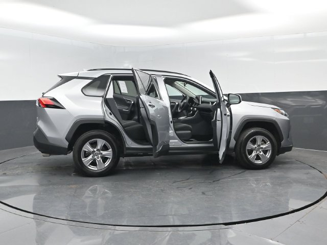 Used 2025 Toyota RAV4 XLE AWD/4WD image 28