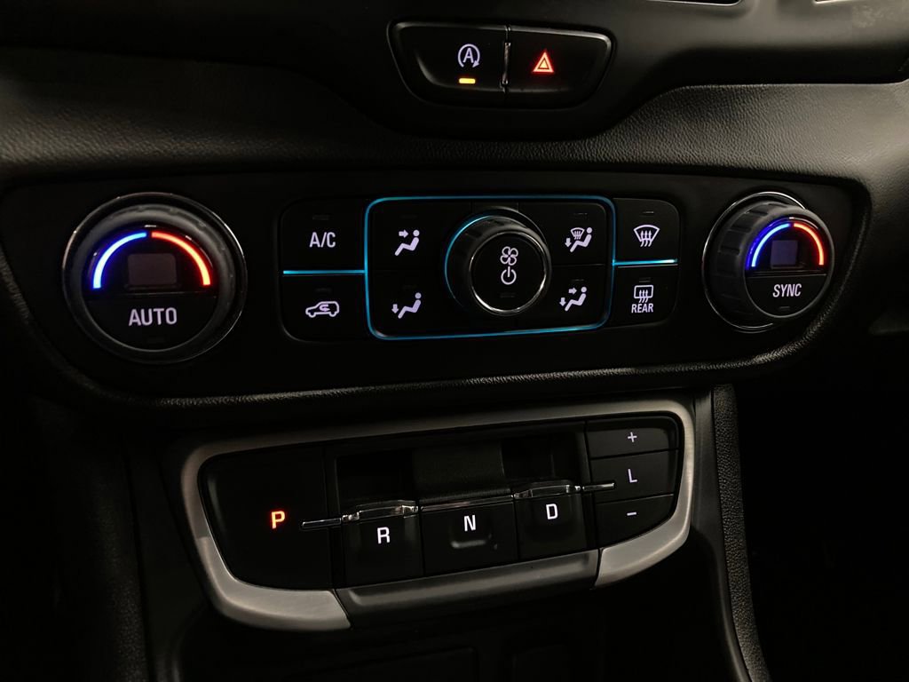 Used 2023 GMC Terrain SLE w/ Driver Convenience Package image 28