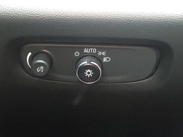 Used 2023 Chevrolet Traverse LT FWD image 27
