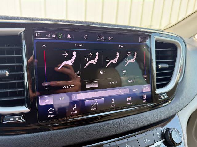 Used 2021 Chrysler Pacifica Touring-L FWD image 29