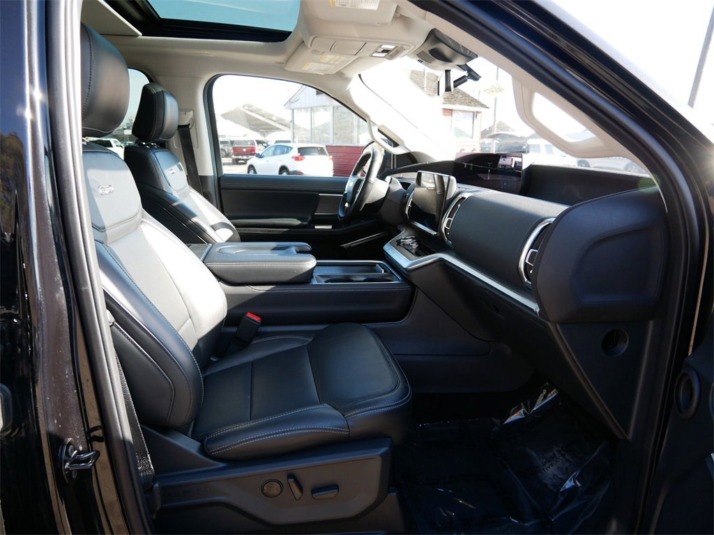 Certified 2025 Ford Expedition Max Platinum image 8