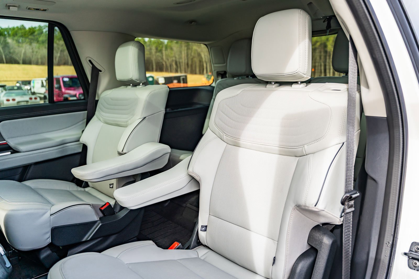 Certified 2025 Ford Expedition Platinum w/ Platinum Ultimate Package image 17