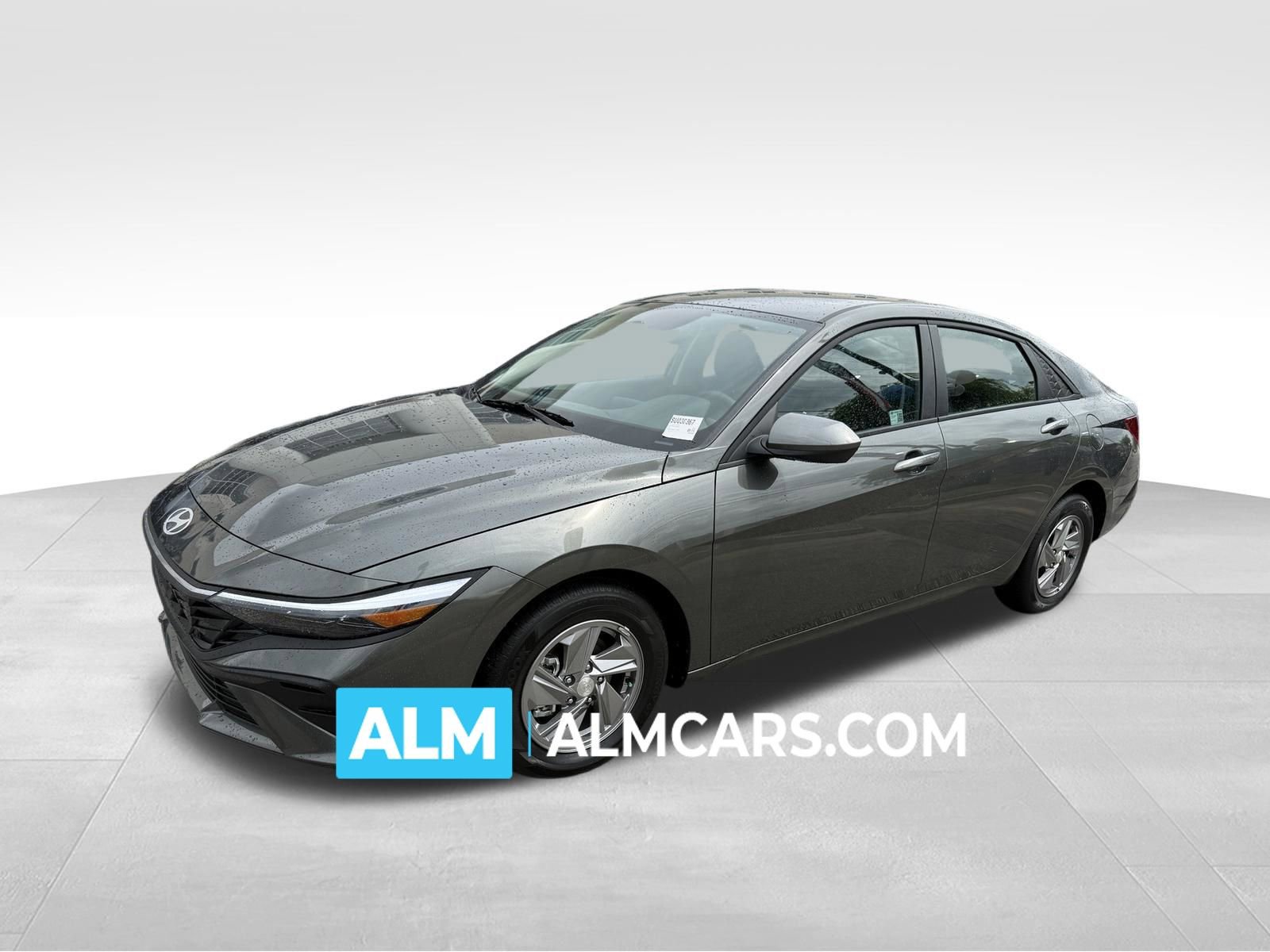 Used 2025 Hyundai Elantra SE image 1