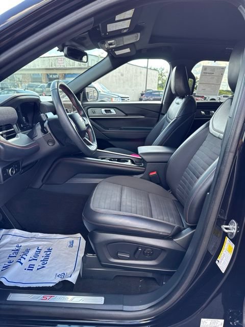 Certified 2025 Ford Explorer ST-Line w/ Premium Package AWD/4WD image 17
