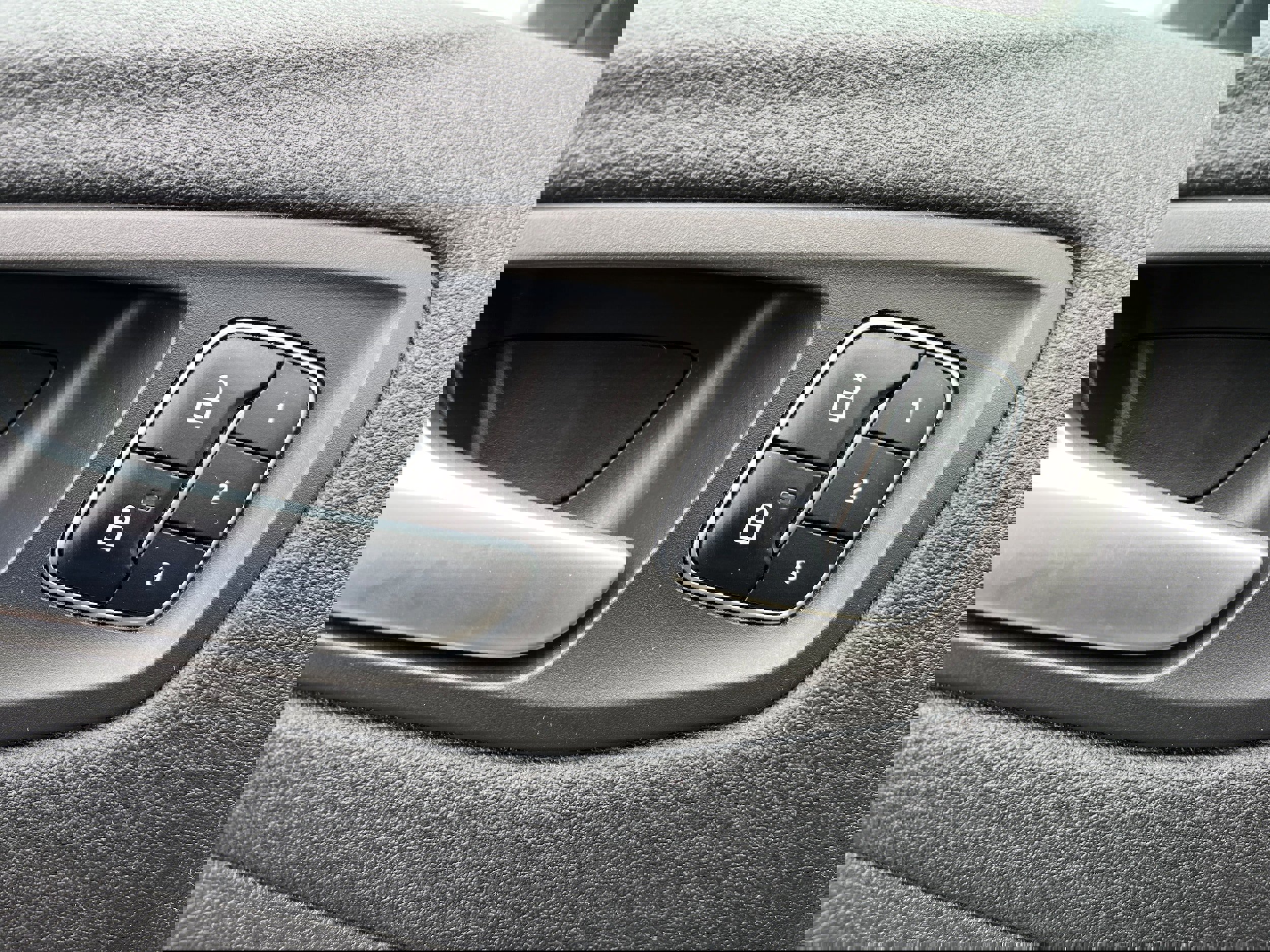 Certified 2018 Ford Escape Titanium w/ Ford Safe & Smart Package image 25