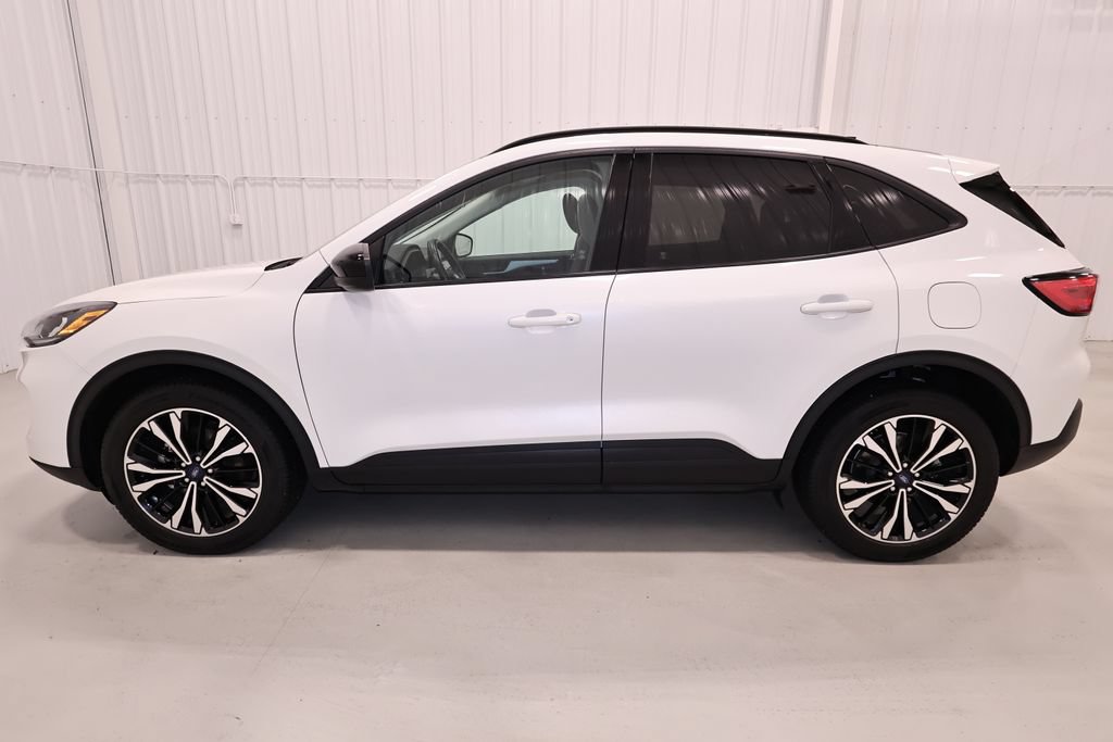 Certified 2022 Ford Escape SE w/ SE Sport Appearance Package AWD/4WD image 7