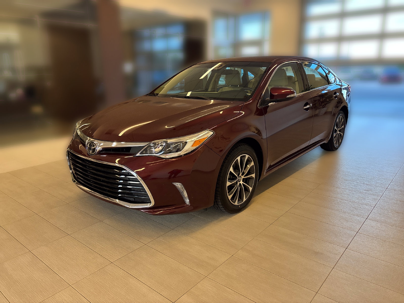 Used 2018 Toyota Avalon XLE w/ All Weather Liner Package FWD image 4