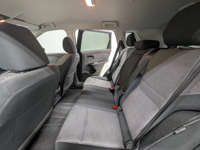 Used 2023 Nissan Rogue SV FWD image 14