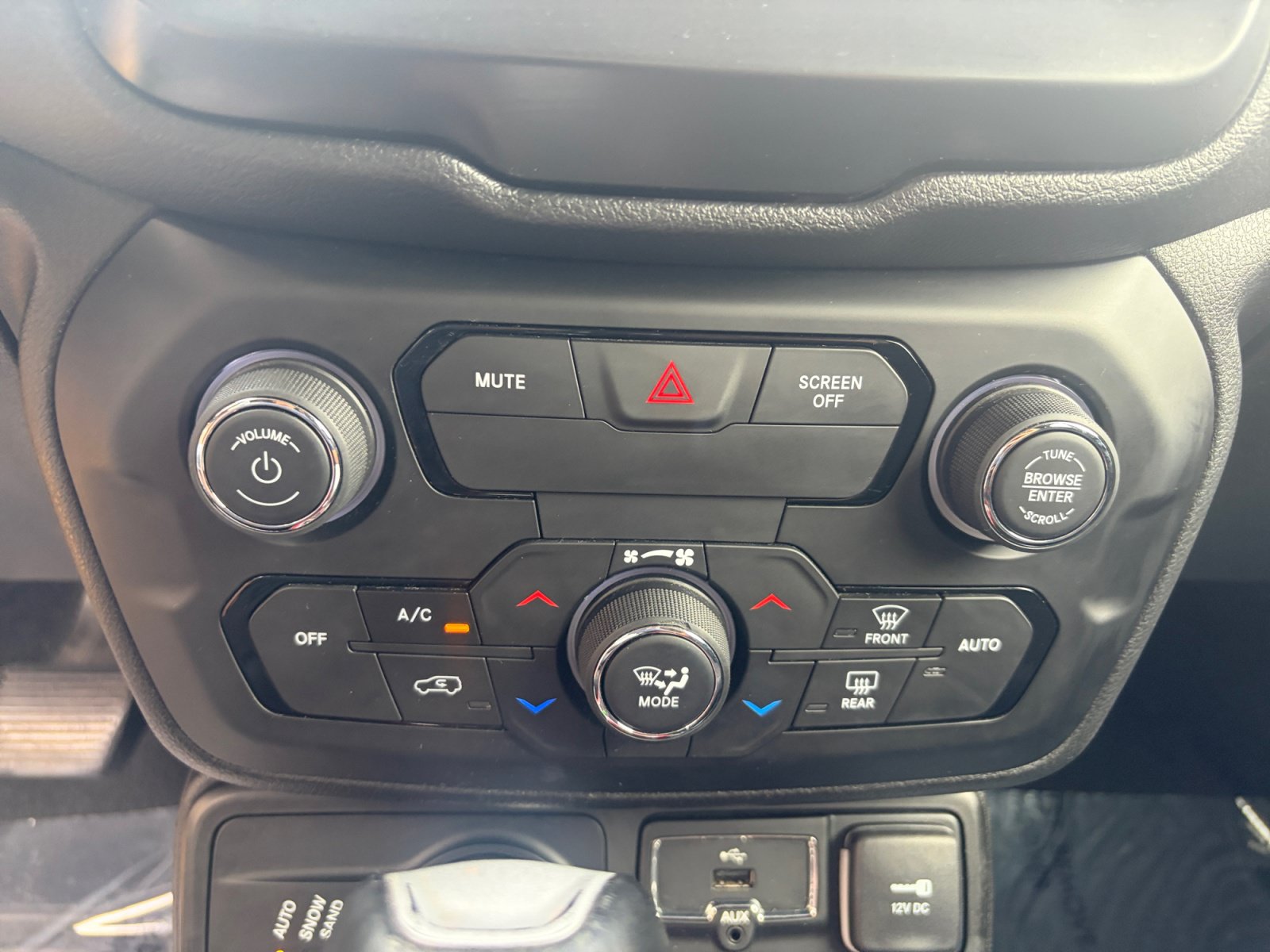 Used 2018 Jeep Renegade Trailhawk w/ Cold Weather Group II AWD/4WD image 15