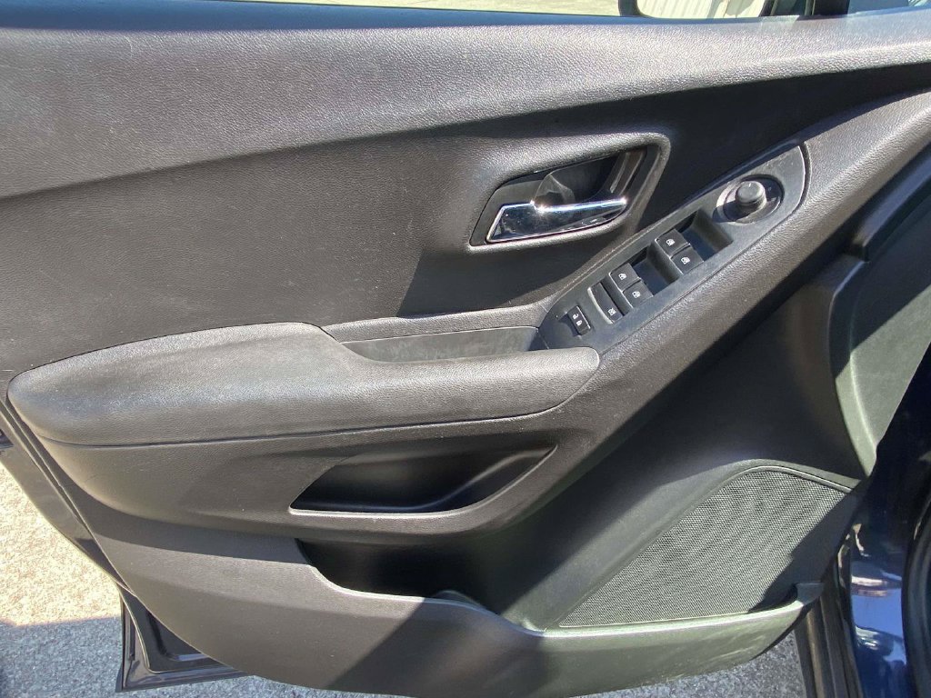 Used 2018 Chevrolet Trax LS FWD image 14