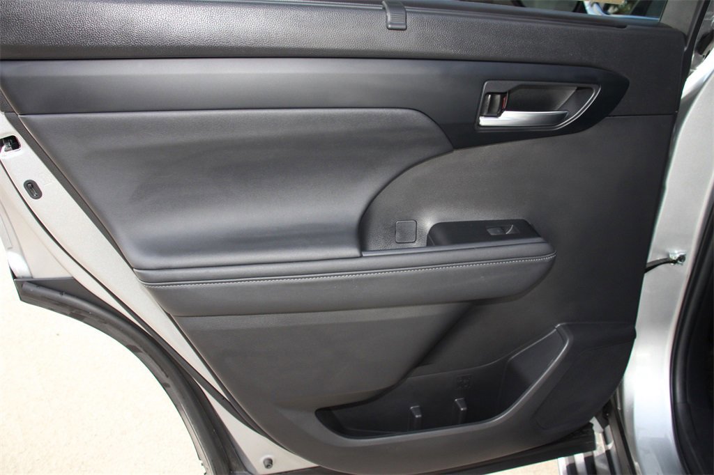 Used 2023 Toyota Highlander XLE image 20