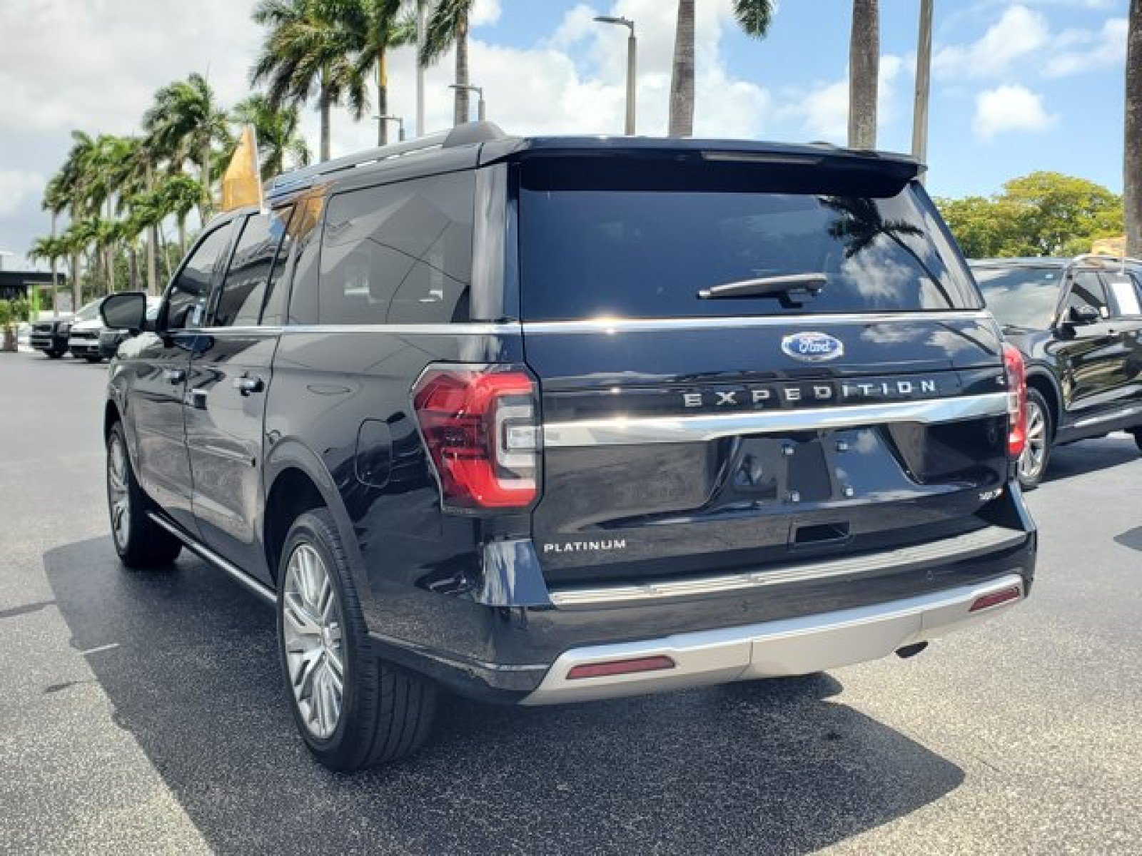 Certified 2024 Ford Expedition Max Platinum RWD image 5