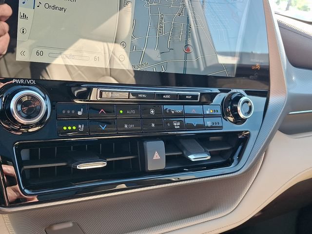 Used 2020 Toyota Highlander Platinum AWD/4WD image 19