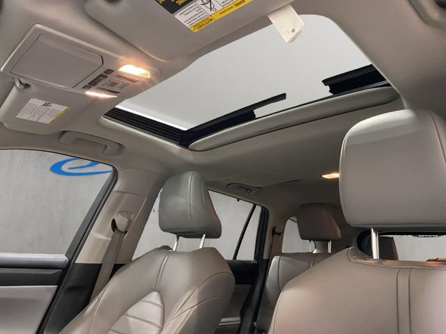 Used 2021 Toyota Highlander XLE AWD/4WD image 3