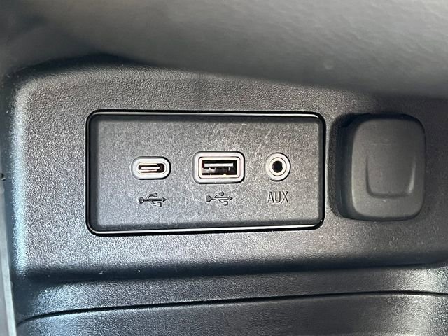 Used 2020 Chevrolet Equinox LT w/ Driver Convenience Package image 32