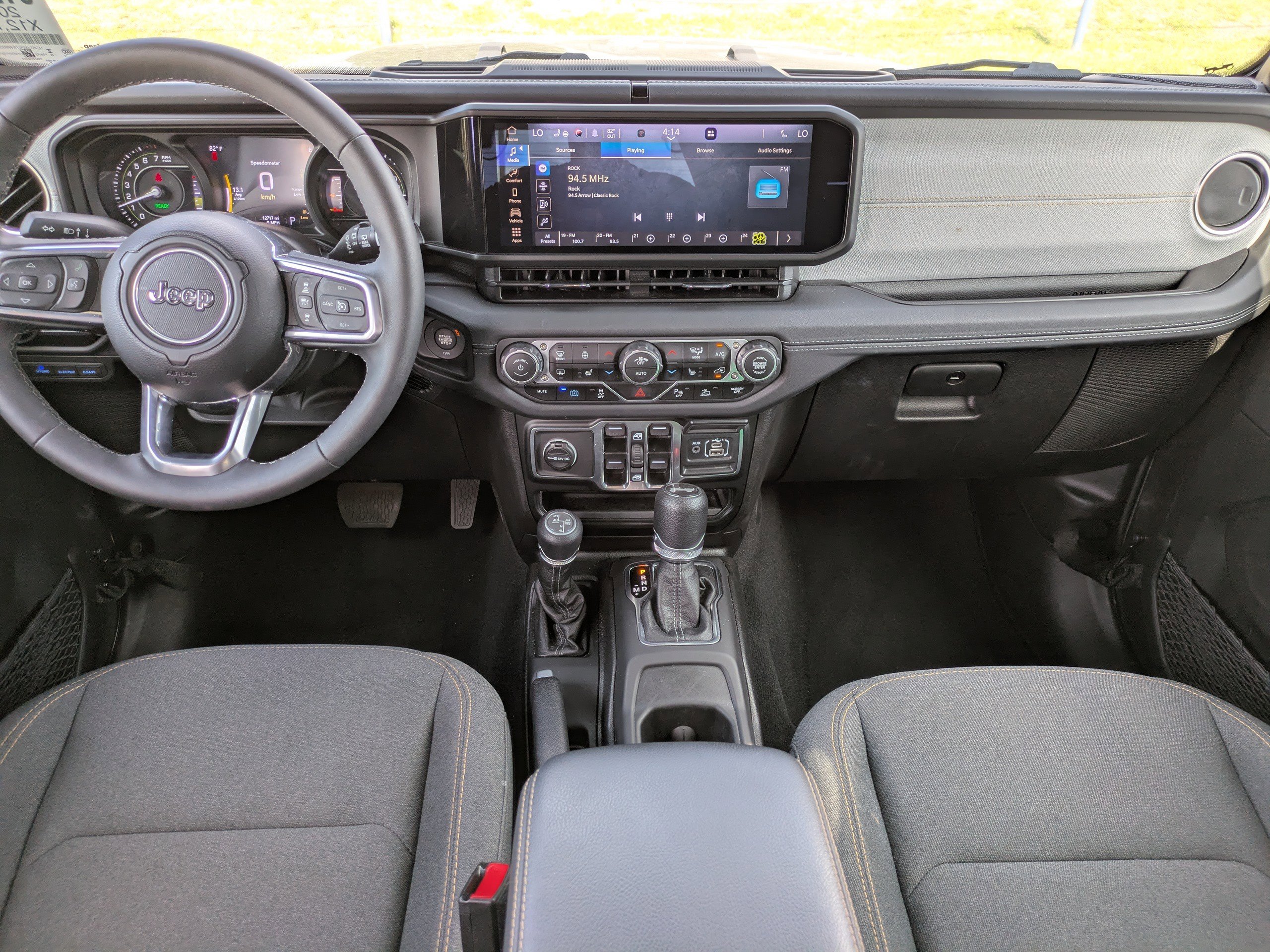 Used 2025 Jeep Wrangler Unlimited Sahara w/ Safety Group AWD/4WD image 14