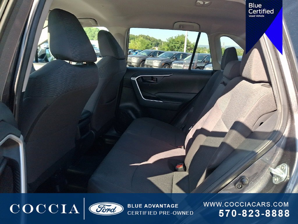 Used 2021 Toyota RAV4 LE AWD/4WD image 10