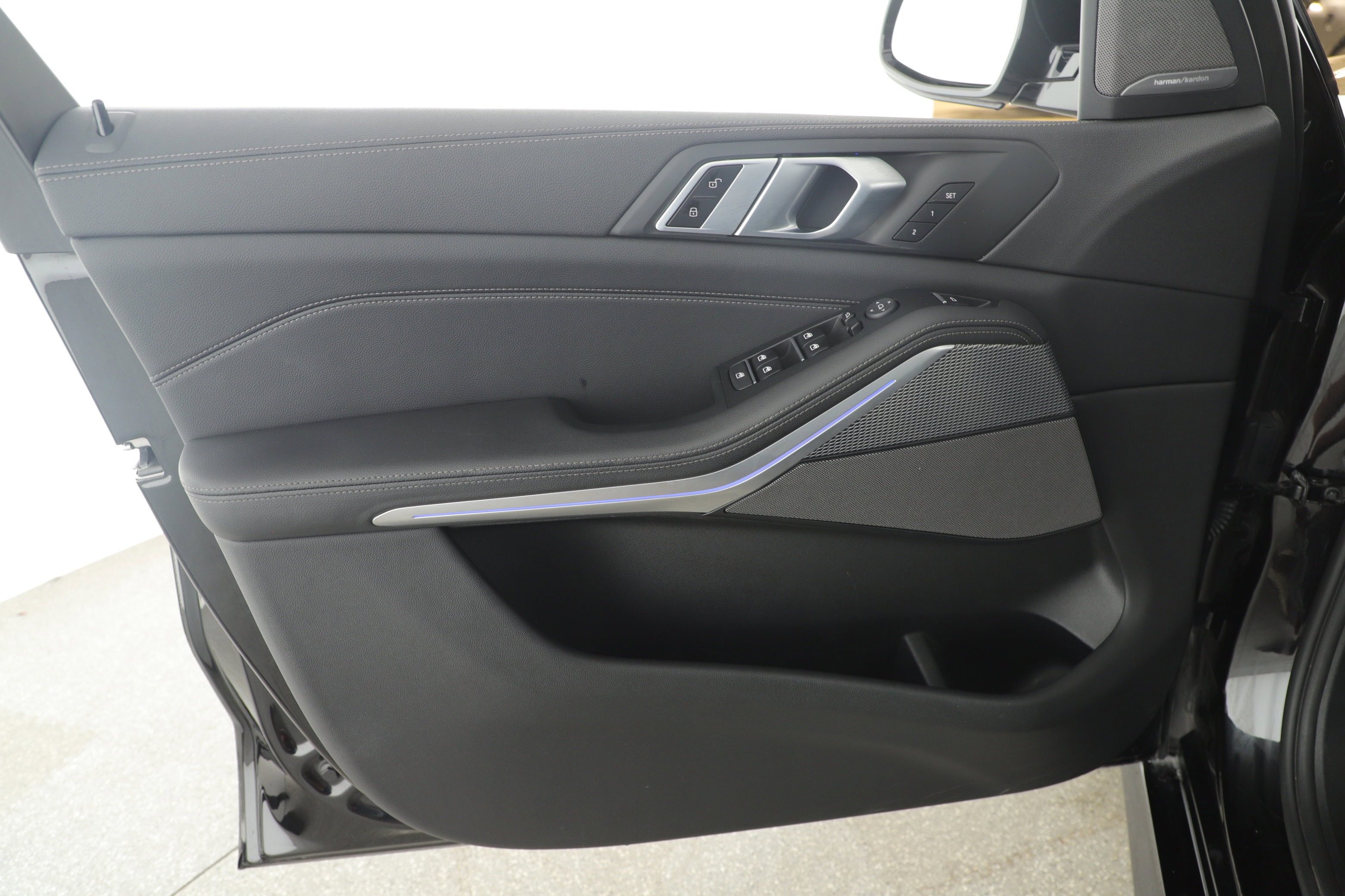 Used 2021 BMW X5 sDrive40i w/ M Sport Package image 8