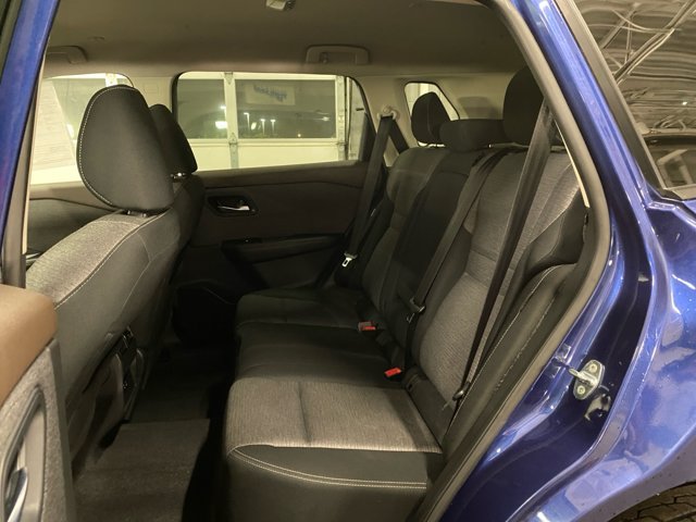 Used 2022 Nissan Rogue SV AWD/4WD image 17