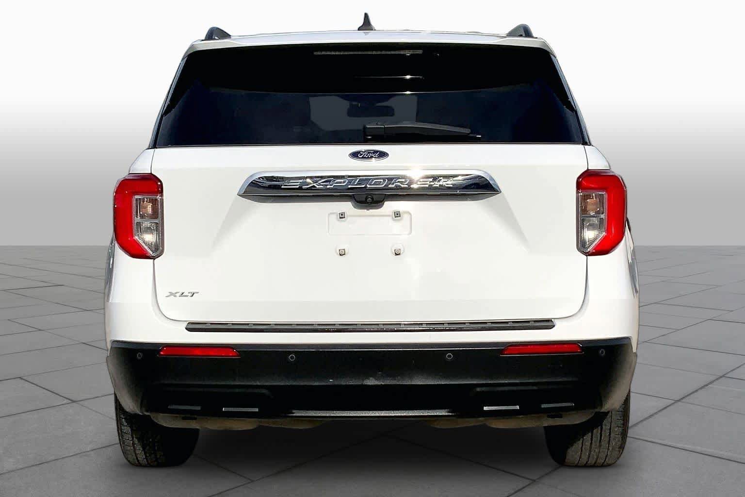 Certified 2021 Ford Explorer XLT RWD image 5