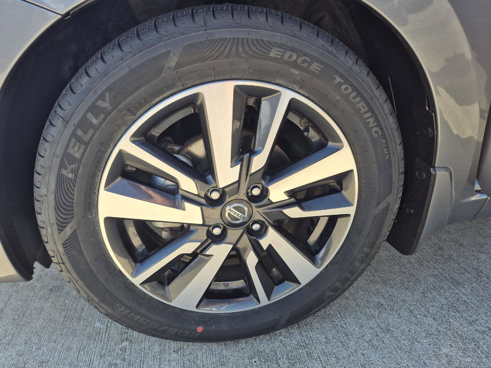 Used 2021 Nissan Versa SV image 22