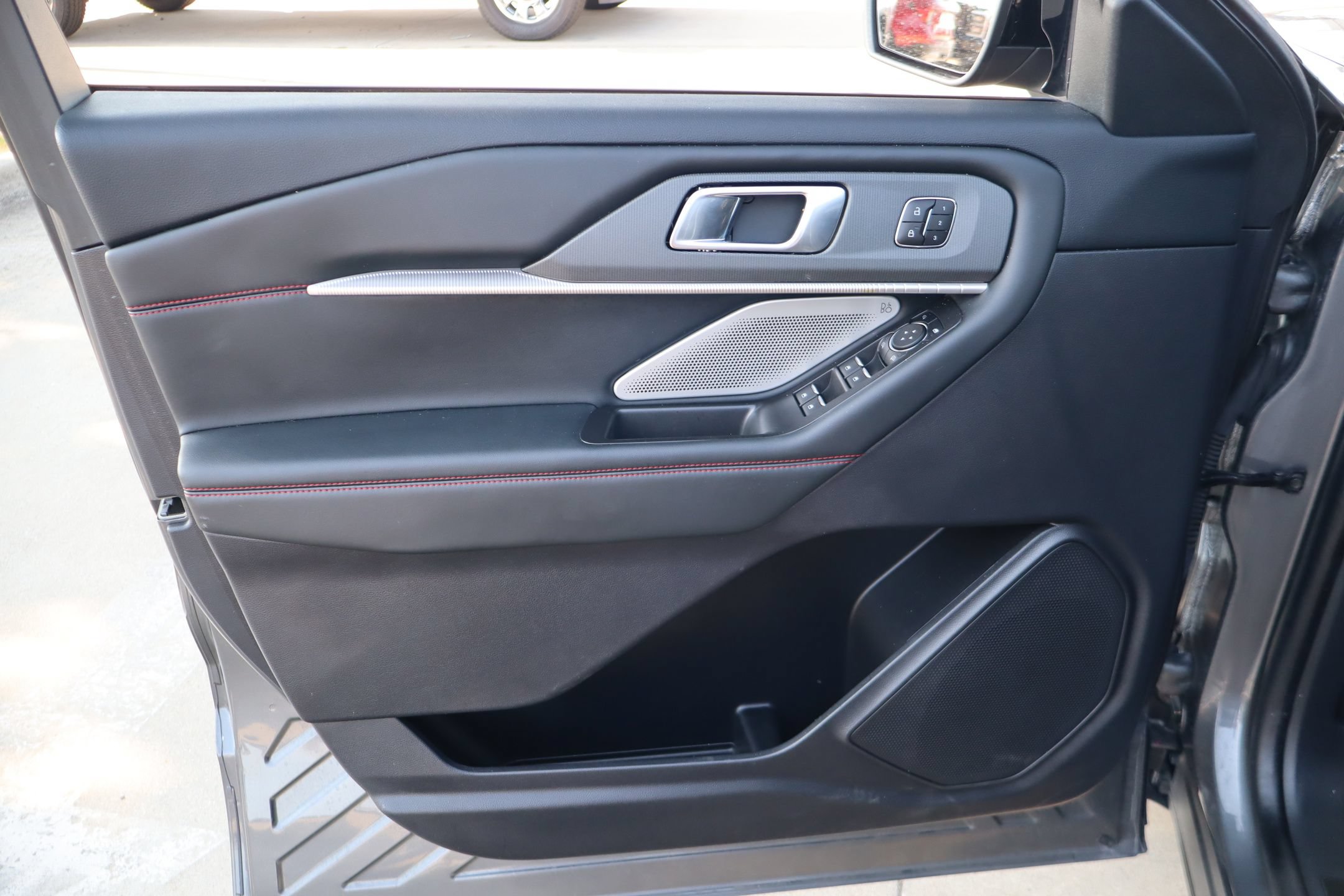 Certified 2025 Ford Explorer ST AWD/4WD image 12