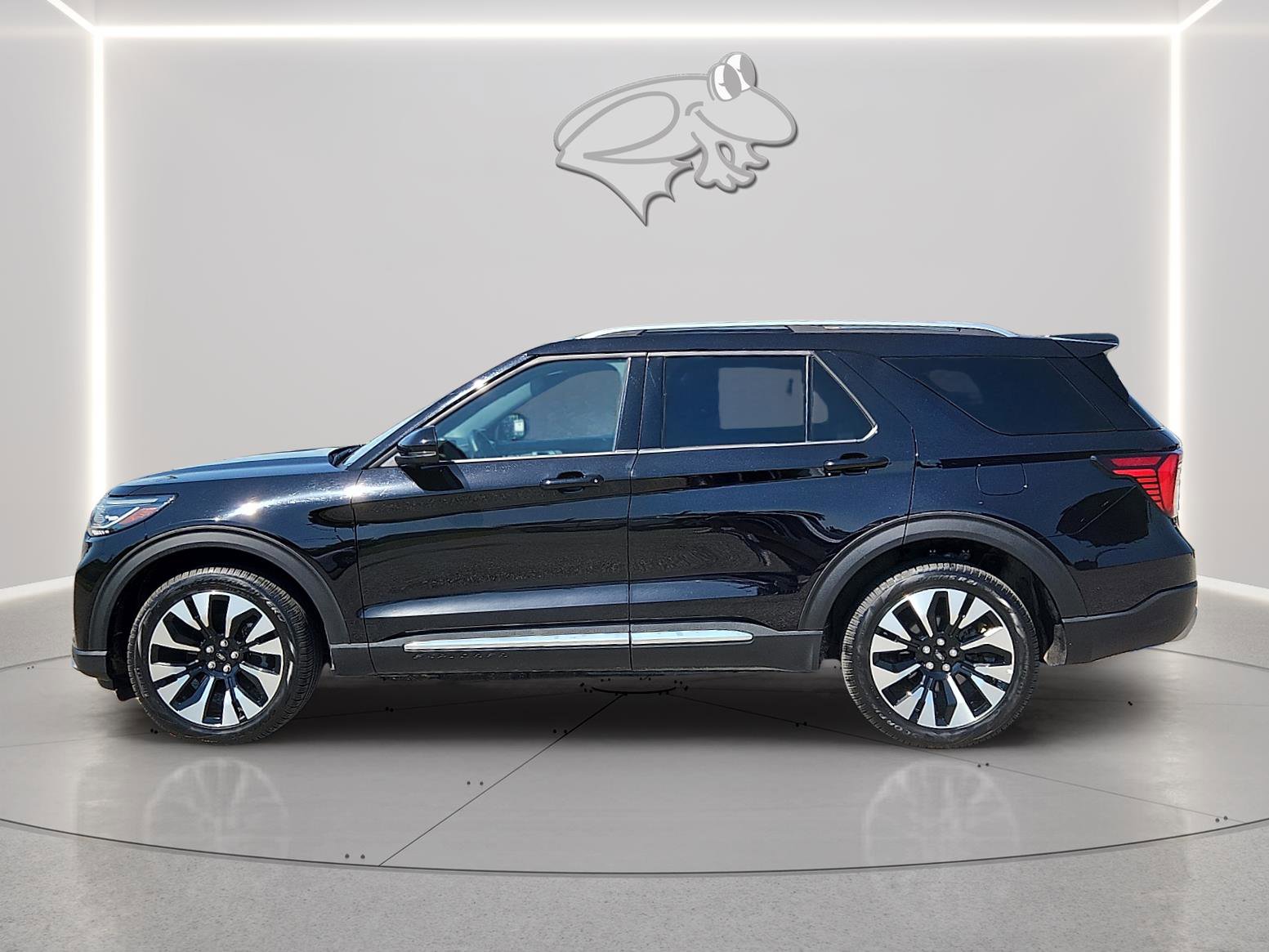 Certified 2025 Ford Explorer Platinum w/ LUX Leather Package AWD/4WD image 2