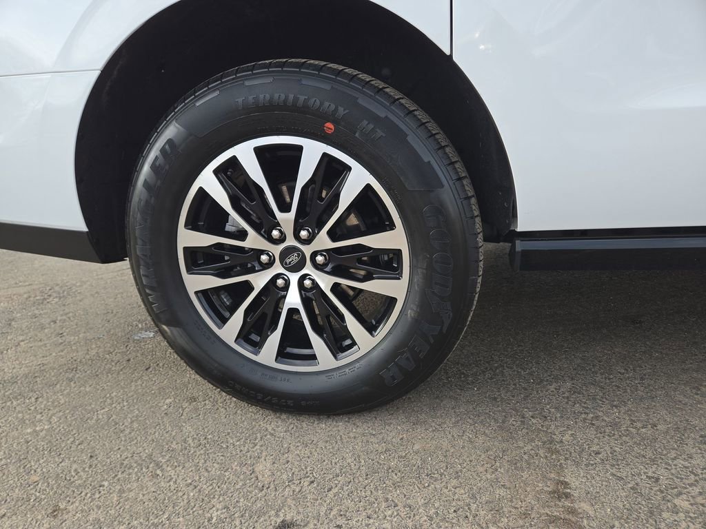Certified 2025 Ford Expedition Max Platinum AWD/4WD image 2