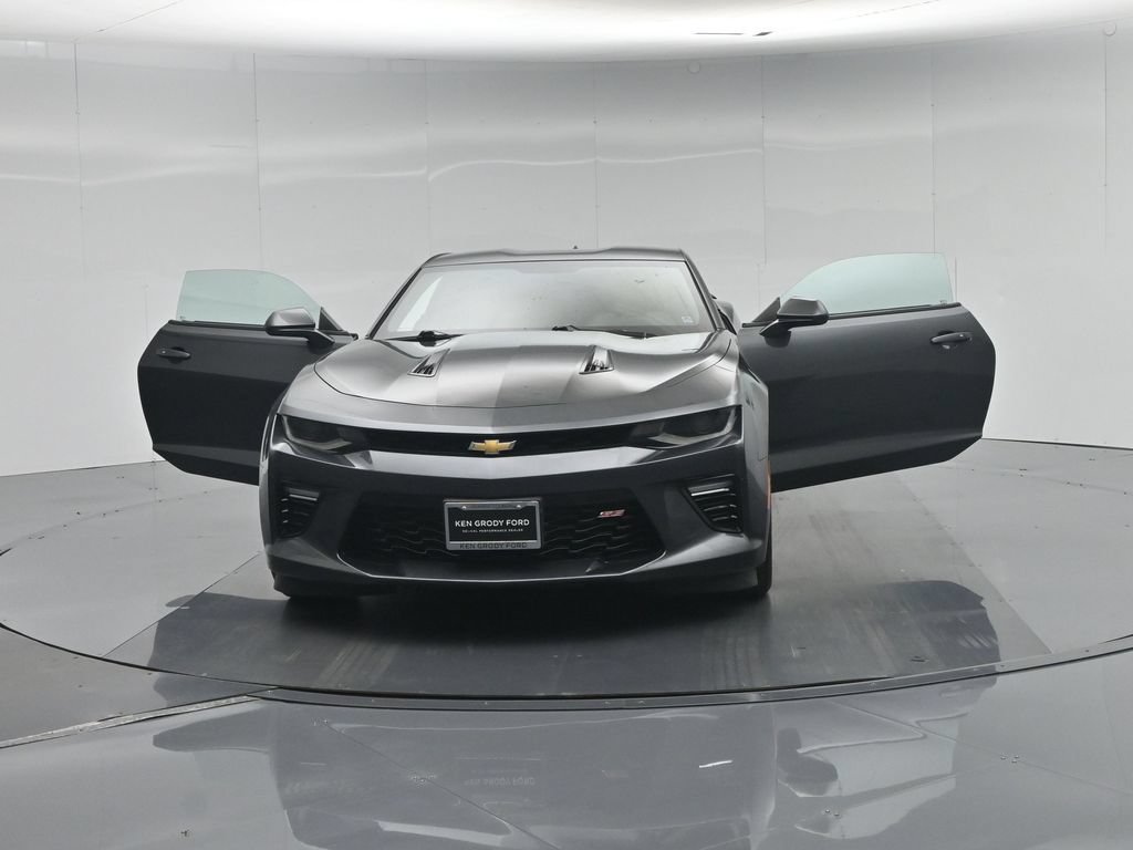 Used 2018 Chevrolet Camaro SS RWD image 32