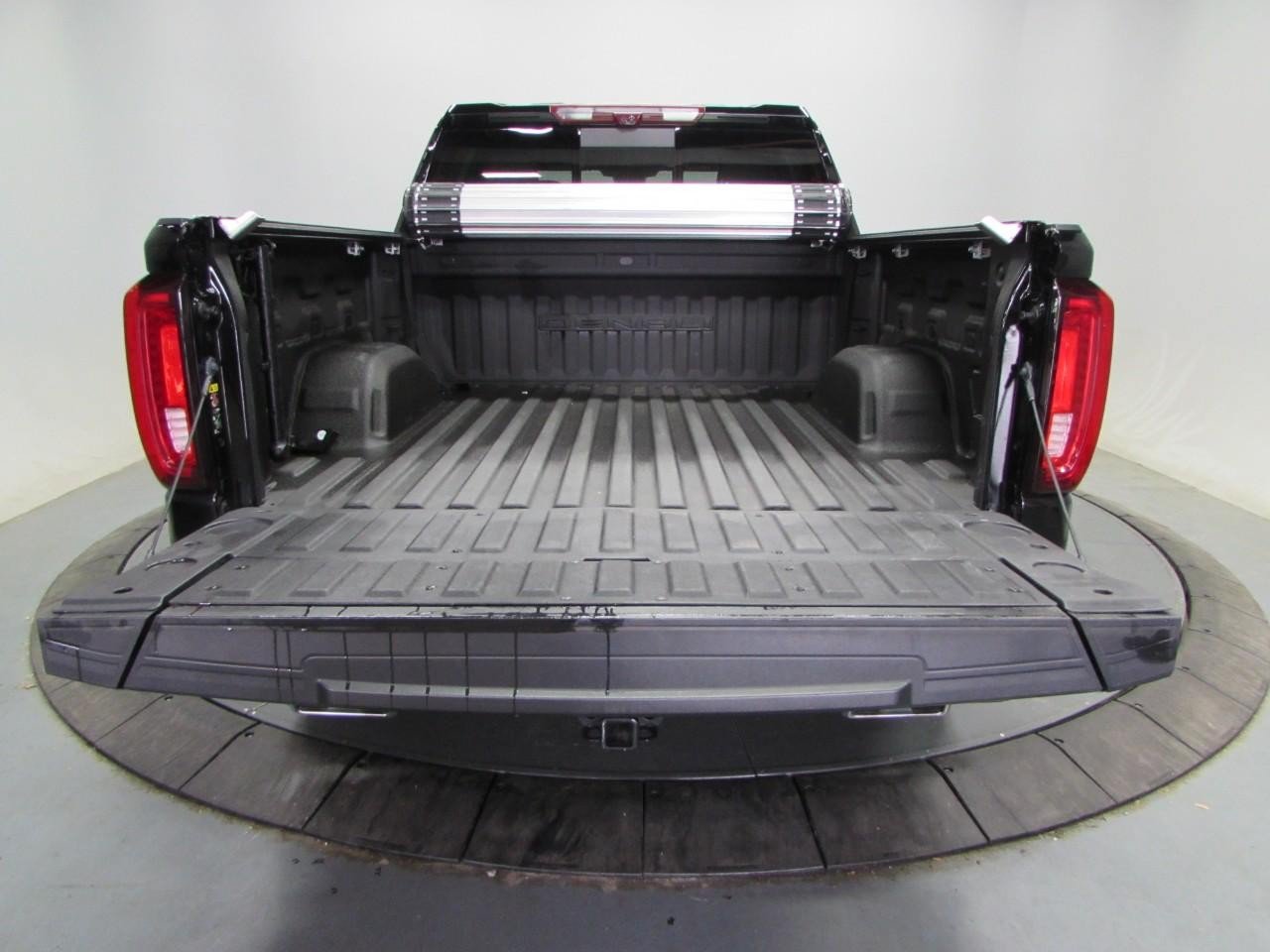 Used 2023 GMC Sierra 1500 Denali w/ Denali Reserve Package AWD/4WD image 11