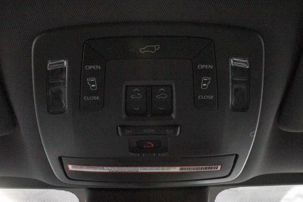 Used 2022 Toyota Sienna XSE image 25
