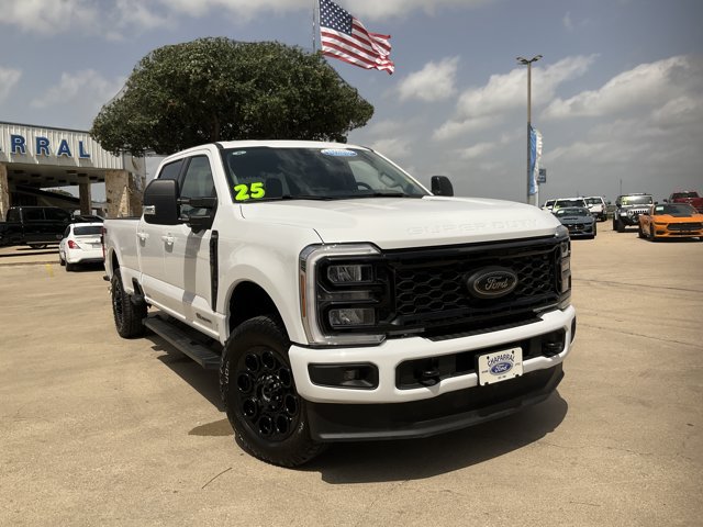 Certified 2025 Ford F250 XLT w/ Black Appearance Package AWD/4WD image 25